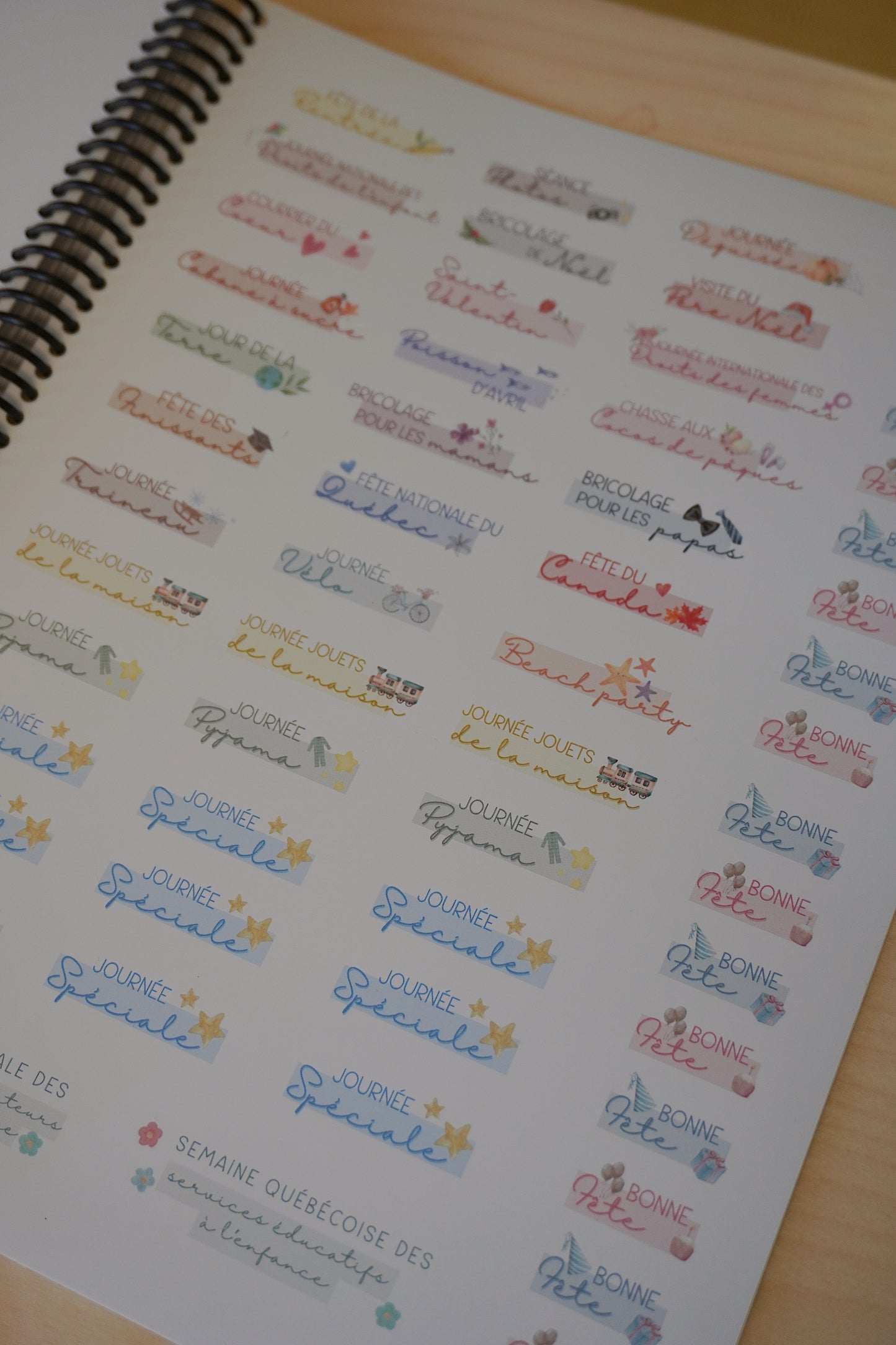 Pages d'autocollants supplémentaires